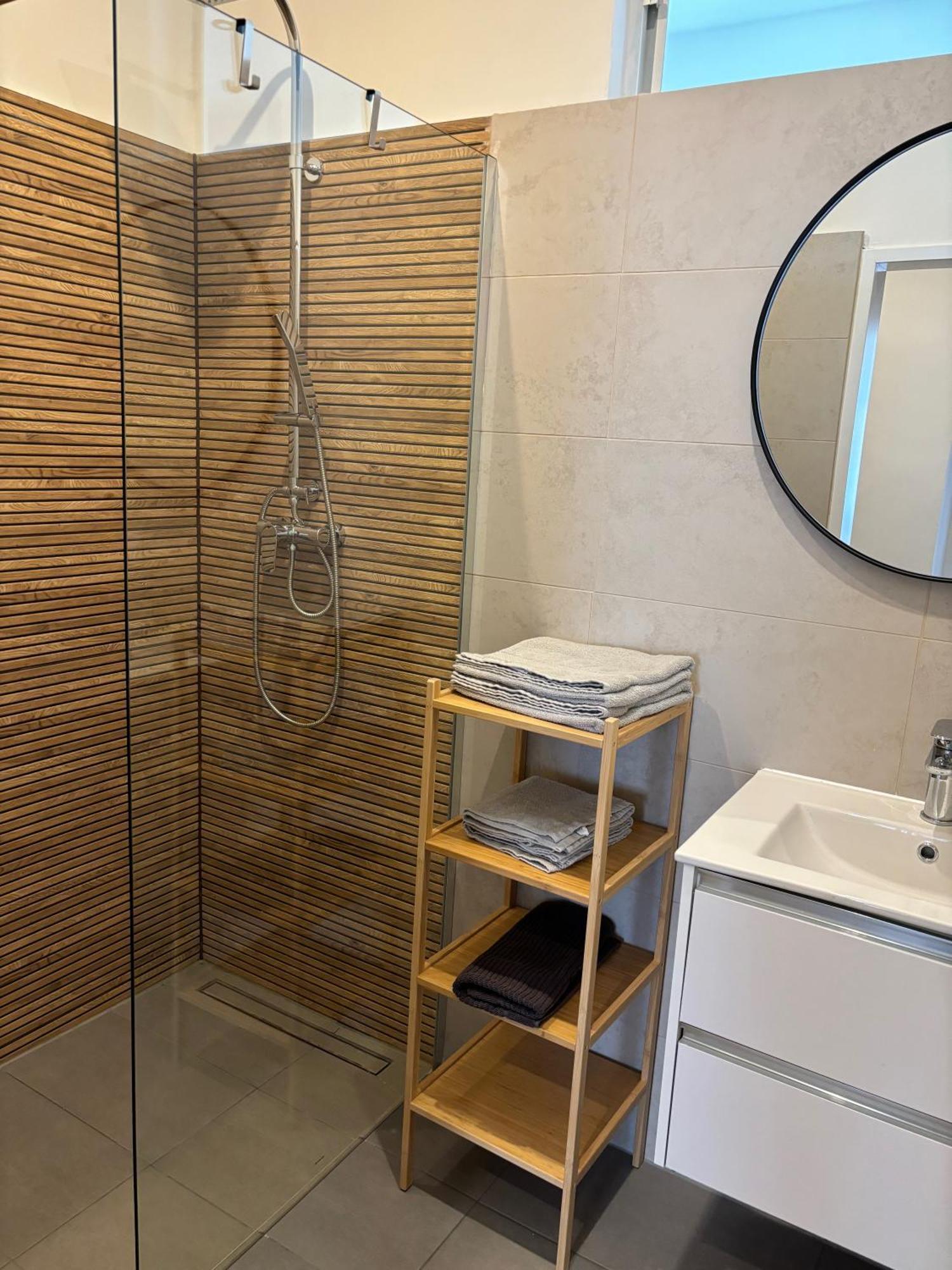 Traumhafte Wohnung Fuer 3, Grosszuegig, Walk In Dusche Βιέννη Εξωτερικό φωτογραφία